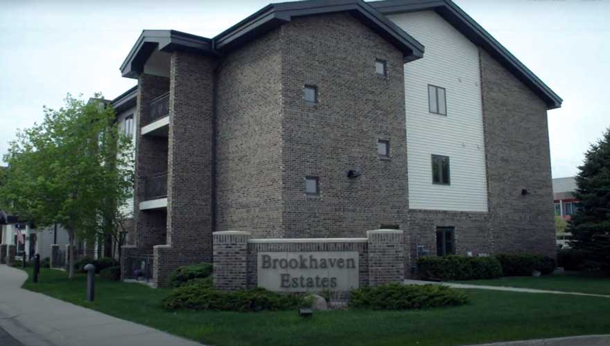 Front facade of Brookhaven Estates senior living apartments